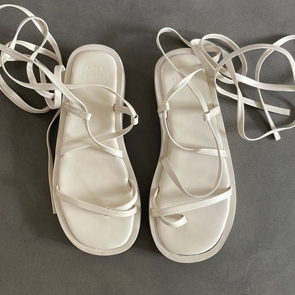 Abercrombie and fitch tie up platform sandals - Picture 1 of 7